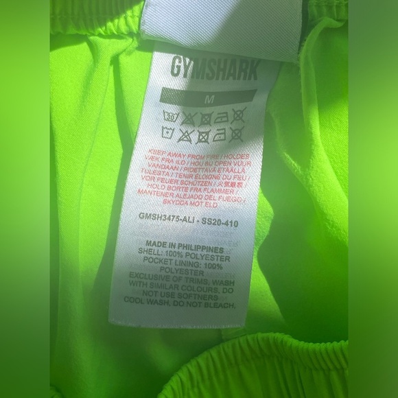 Gymshark Lightweight Neon Green Shorts 7” with zippered pockets, Size Medium - Picture 10 of 10